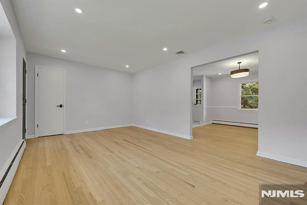 516 Harriet Place
