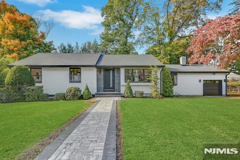 Photo of 516 Harriet Place, Franklin Lakes, NJ 07417 (MLS # 26039176)