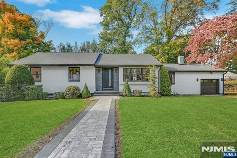 Photo of 516 Harriet Place, Franklin Lakes, NJ 07417 (MLS # 26039176)