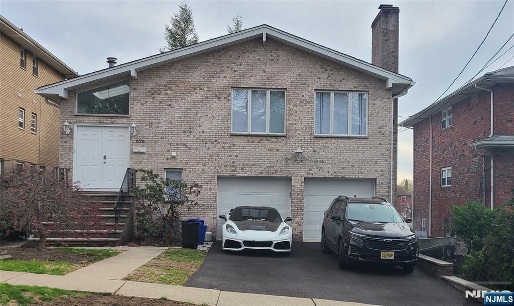 Rental Property at 676 Day Ave 2nd Fl, Ridgefield, New Jersey - Bedrooms: 3 
Bathrooms: 3 
Rooms: 9  - $4,200 MO.