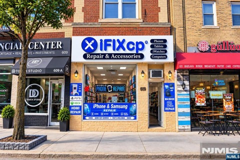 Photo of 609 Anderson Avenue, Cliffside Park, NJ 07010 (MLS # 26040014)