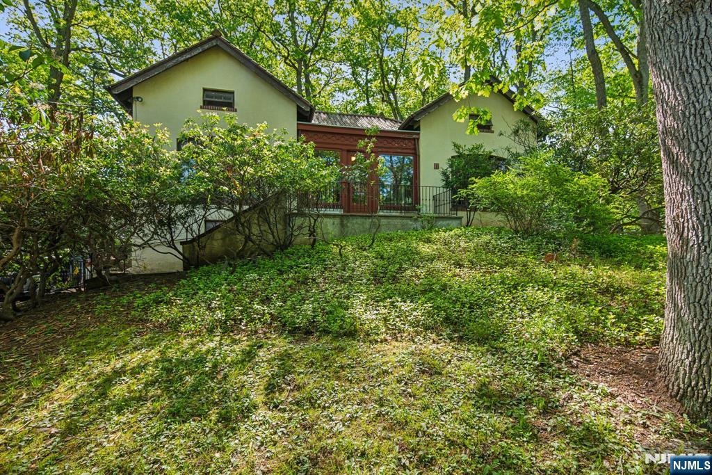 Property for Sale at 9 Upland Way, Verona, New Jersey - Bedrooms: 4 
Bathrooms: 2 
Rooms: 7  - $849,000