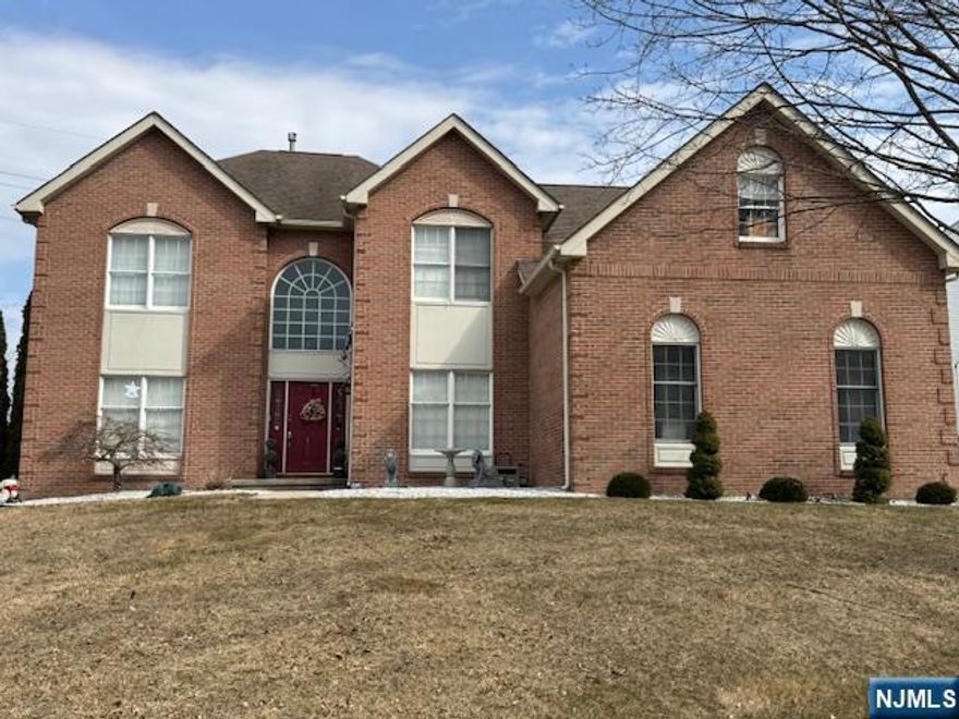 Beautiful large colonial with spiral staircase, huge basement with high ceilings, large corner lot, priced to sell, 5 beds, fam room, liv rm, huge eat in kitchen, sitting on almost a half of an acre land. SOLD AS IS!
