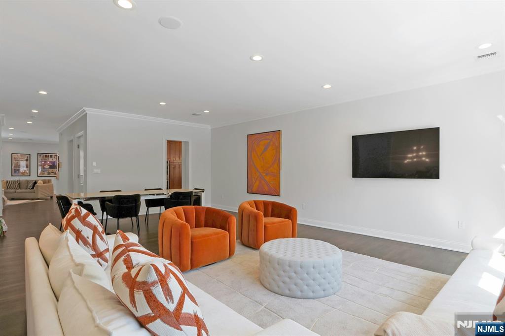 51 Lexington Court 51