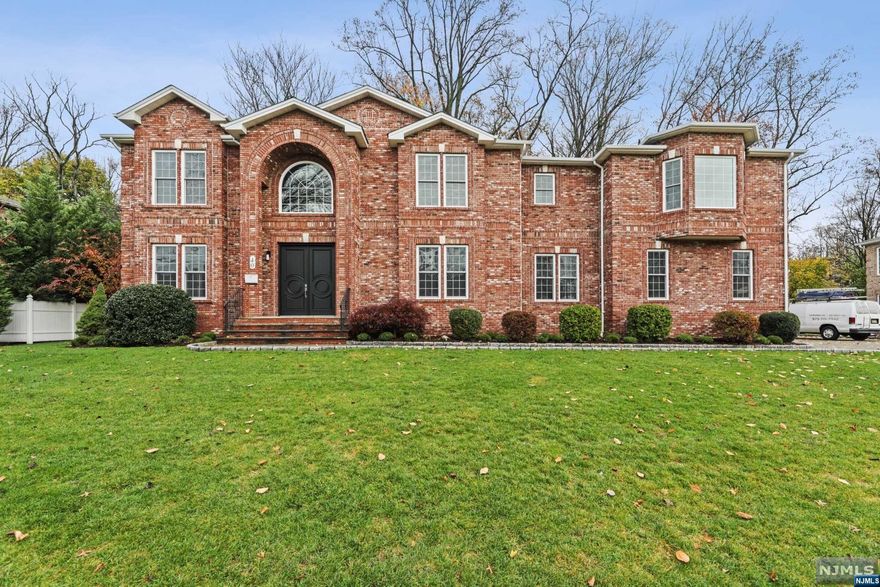 BLUE RIBBON PUBLIC SCHOOLS, 20MIN TO NYC & ALL CONVENIENT SHOPPING. NEWLY RENOVATED FABULOUS ALL-BRICK CENTER HALL COLONIAL ON EAST HILL WITH A SOUTHERN EXPOSURE. GRAND 2 STORY ENTRANCE FOYER, BANQUET-SIZED FORMAL DR. 2-STORY GREAT ROOM WITH FIREPLACE WITH FRENCH DOORS TO O/S PATIO AND PRIVATE AND VERDANT GREEN ACRE BACKYARD WITH ROOM FOR A POOL. HOME HAS BEAUT MOLDINGS, ELEGANT DETAILS THRU-OUT. GOURMET UPDATED KITCHEN WITH A MASSIVE QUARTZ ISLAND, CUSTOM CHERRY CABINETS & TOP-OF-THE-LINE APPLIANCES, 1/F BOASTS A PRIVATE GUEST SUITE WITH FULL BATH. 2/F FEATURES AN OPEN HALLWAY AND A PRIVATE BALCONY OVERLOOKING LUSH GREEN ACRES. MASTER BR SUITE ENCOMPASSES TRAY CEILING, GAS FIREPLACE, HIS & HER CUSTOM WALK-IN CLOSETS, A JACUZZI TUB AND SHOWER WITH RADIANT HEATED FLOORS. GENEROUSLY-SIZED 3 BR'S W/2 FULL BATHS AND NUMEROUS CLOSETS. HARDWOOD FLOORS THRU-OUT THE HOUSE, NEW 9-ZONE HIGH EFFICIENCY HEATING SYSTEM. BUILT-IN INDOOR SOUND SYSTEM. NEW HOT WATER TANK. SPACIOUS 3-CAR GARAGE.