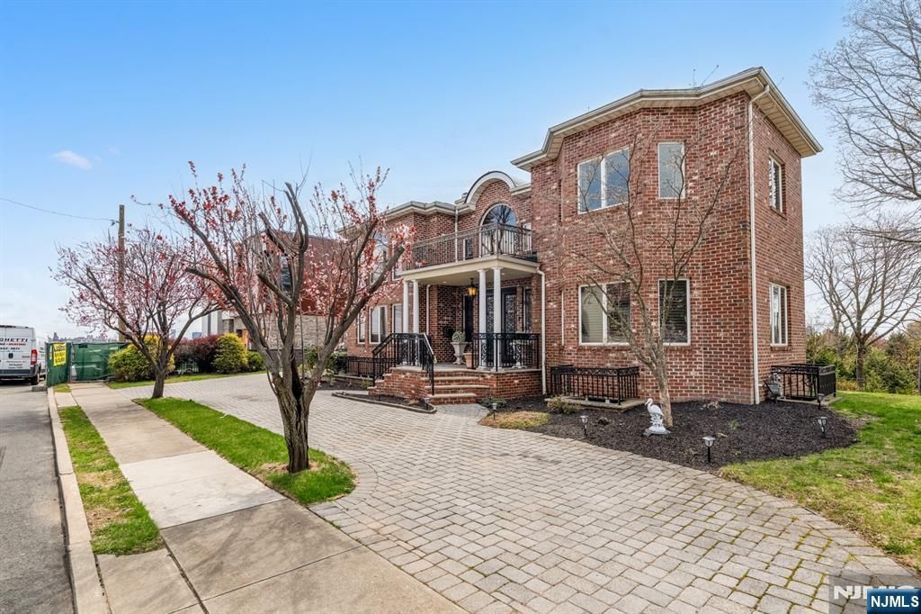 Photo of 10 Fox Terrace, Cliffside Park, NJ 07010 (MLS # 25013137)