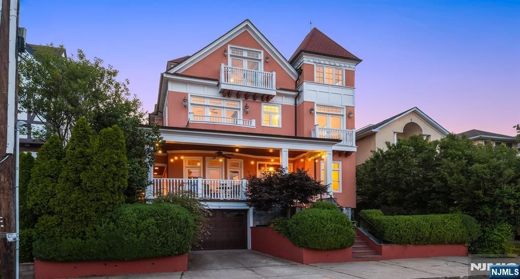 Photo of 3133 Hamilton Avenue, Weehawken, NJ 07086 (MLS # 25004729)