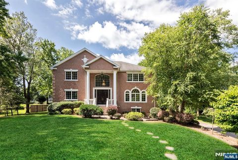 Photo of 38 Overlook Rd, Alpine, NJ 07620 (MLS # 25026219)
