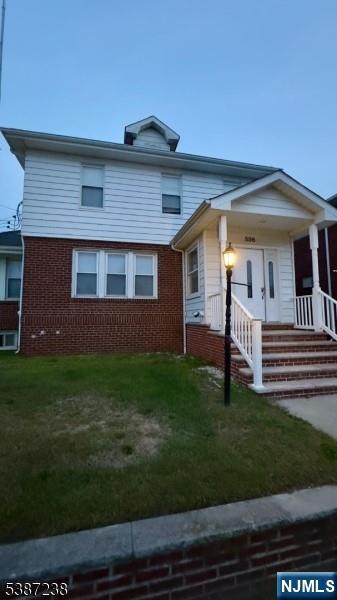 Main image without alt text