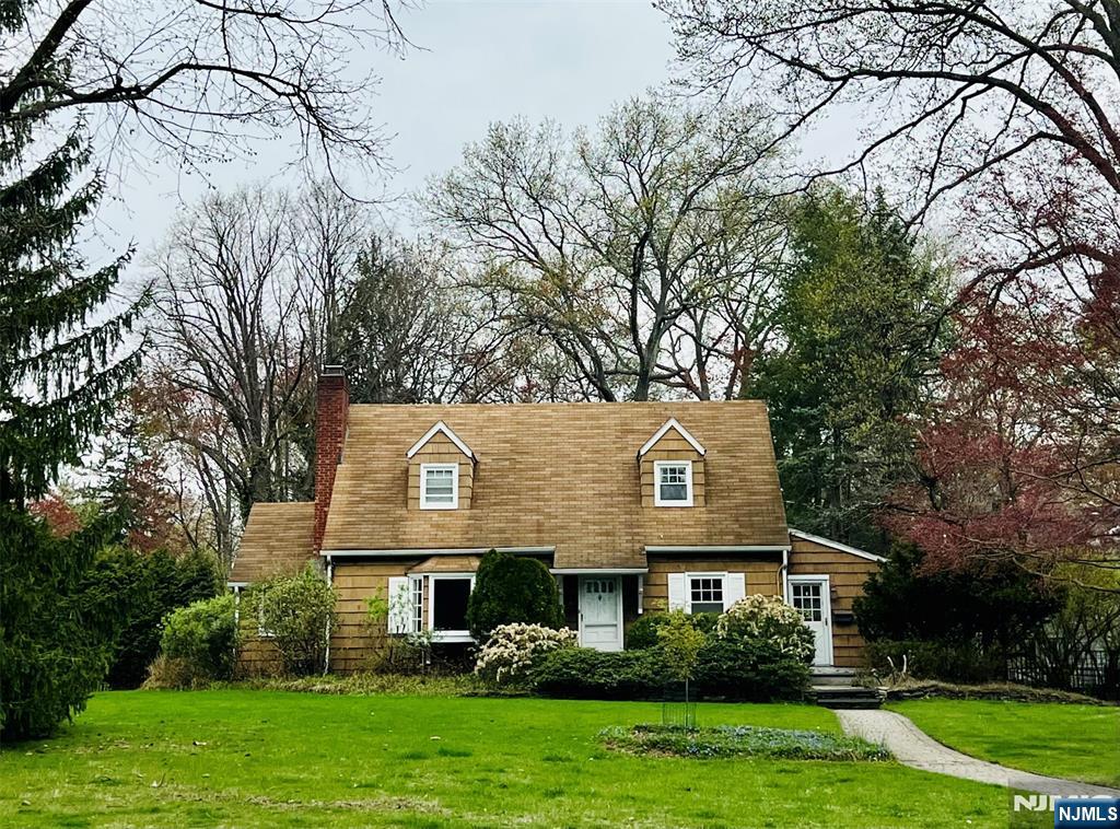 Rental Property at 161 Mckinley Pl, Ridgewood, New Jersey - Bedrooms: 5 
Bathrooms: 3 
Rooms: 10  - $6,000 MO.