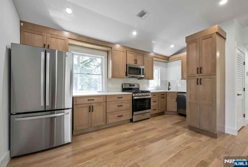 399 Gilbert Street 2nd Floor