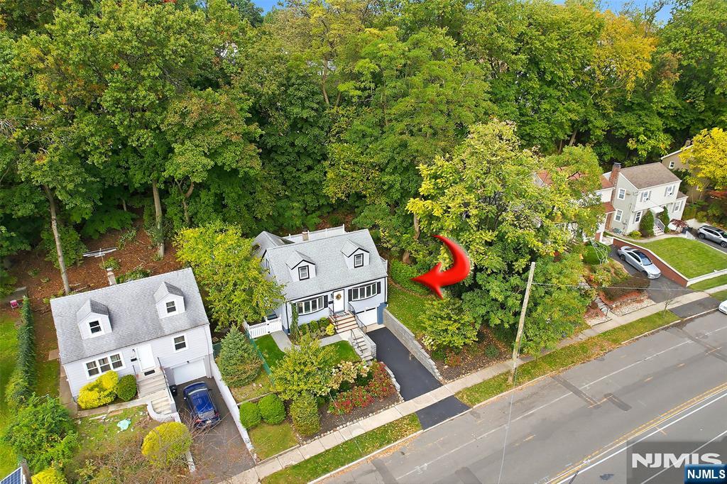 686 Broad Street