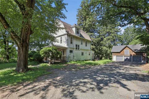 Photo of 37 Livingston Avenue, Roseland, NJ 07068 (MLS # 26031921)