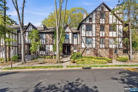 Photo of 3711 Mark Twain Way, Mahwah, NJ 07430 (MLS # 26014962)