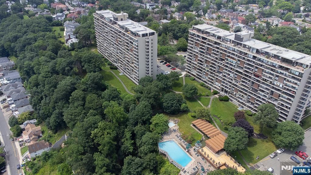 Photo of 1 Horizon Rd #G2, Fort Lee, NJ 07024 (MLS # 26002105)