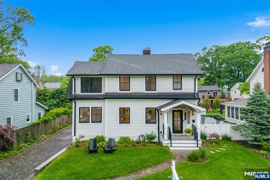 660 Ridgewood Avenue, Montclair, New Jersey - 4 Bedrooms  
4 Bathrooms  
10 Rooms - 