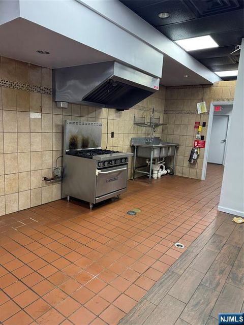 1422 Bergen Fort Lee NJ 07024