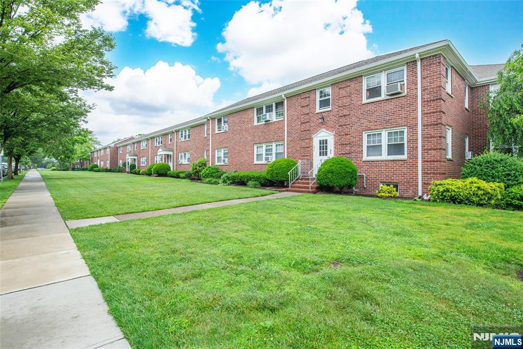 295 Bogert Road 1B