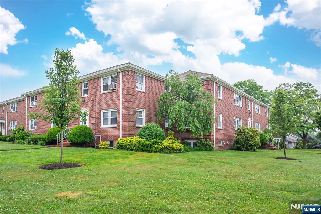295 Bogert Road 1B