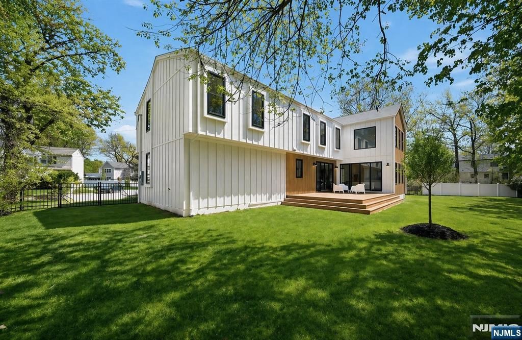 Photo of 23 Cherry Court, Cresskill, NJ 07626 (MLS # 26006333)