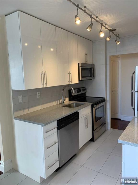 200 Winston Drive C2611