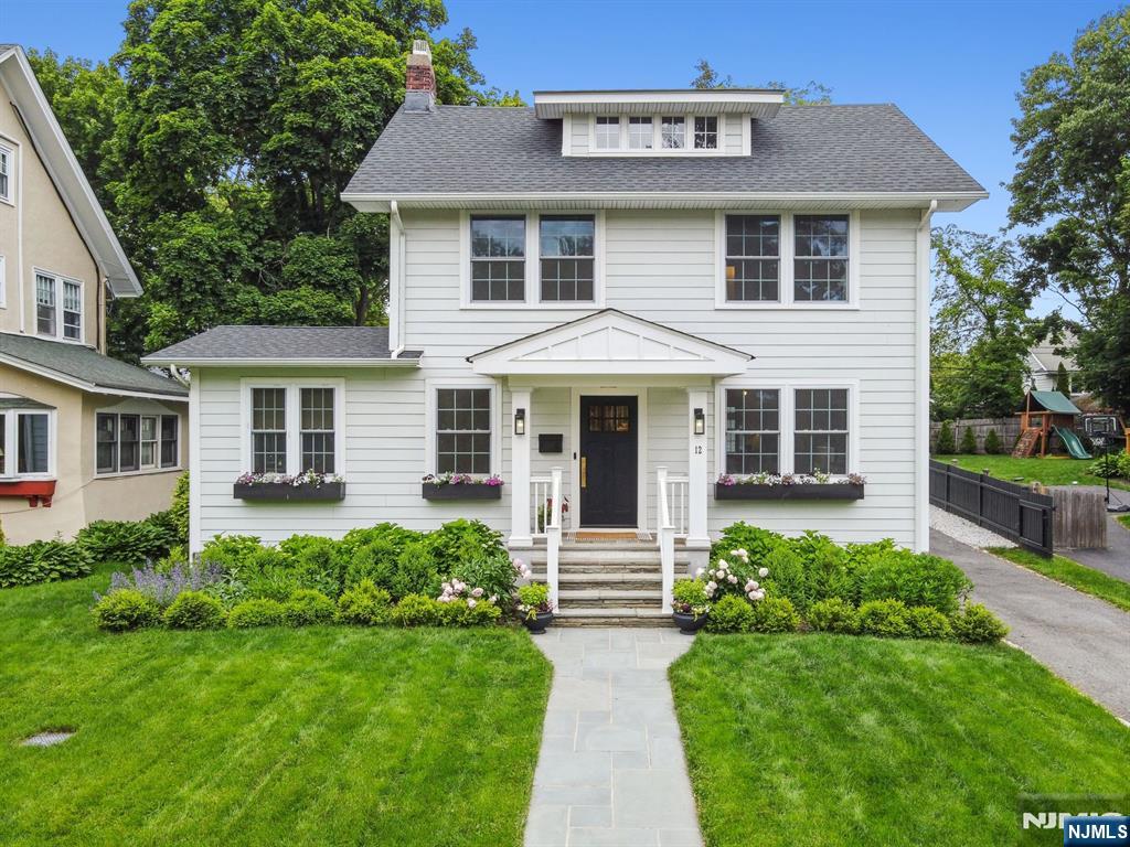12 Clairidge Court, Montclair, New Jersey - 5 Bedrooms  
3 Bathrooms  
9 Rooms - 