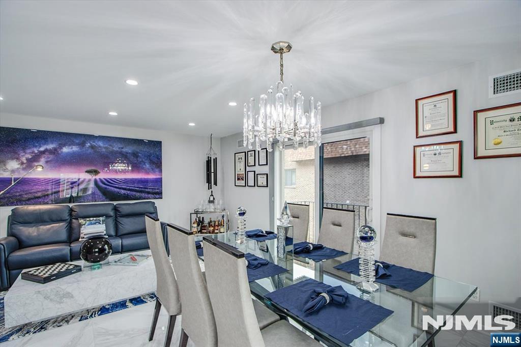 825 Riverside B202