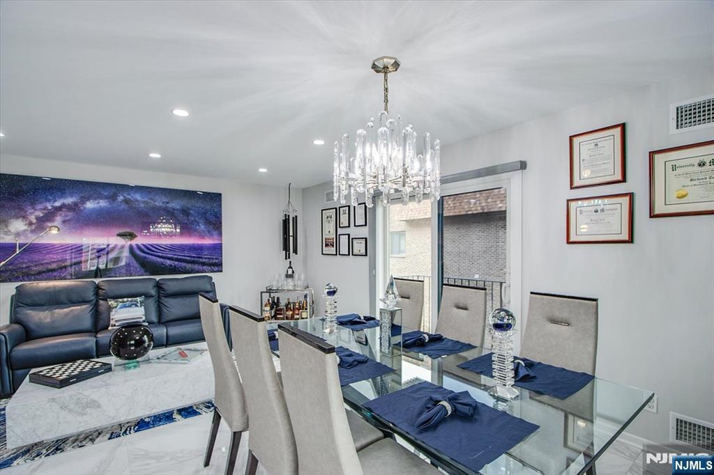 825 Riverside B202