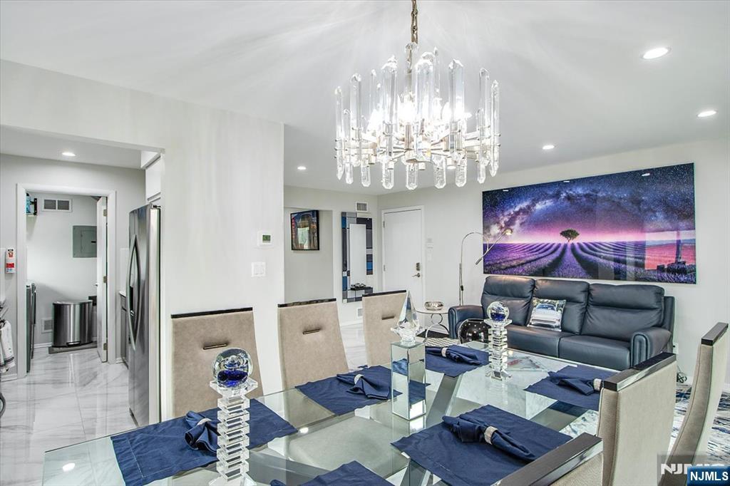 825 Riverside B202