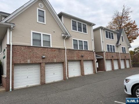 Photo of 85 Liberty Pl #6, Palisades Park, NJ 07650 (MLS # 25039290)