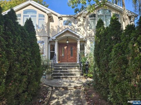 Photo of 67 Anderson Ave, Bergenfield, NJ 07621 (MLS # 25033480)