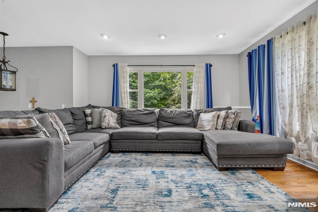 5 Lawrence Drive