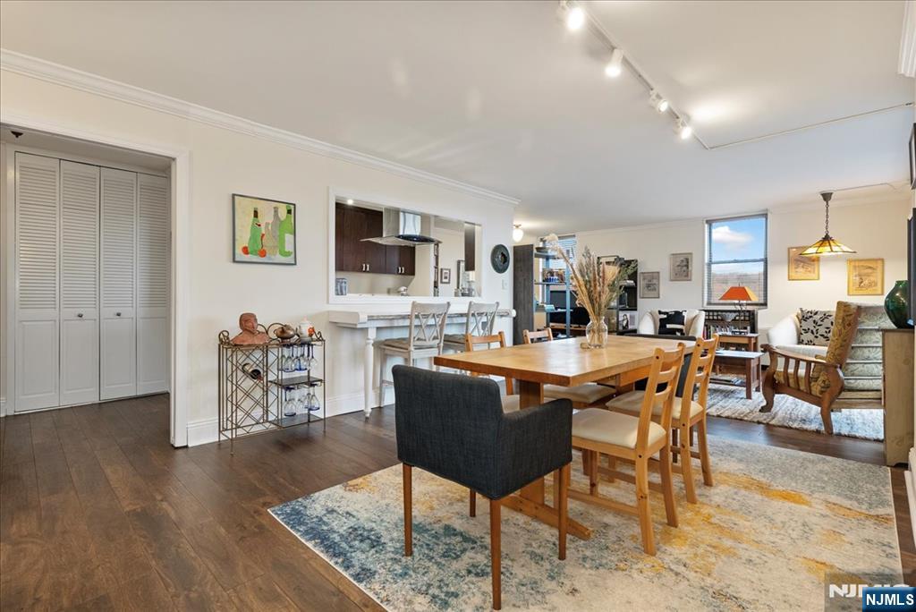 530 Valley 7E