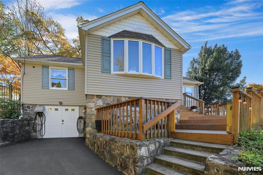 Photo of 71 Lake Trail, Wayne, NJ 07470 (MLS # 25037342)