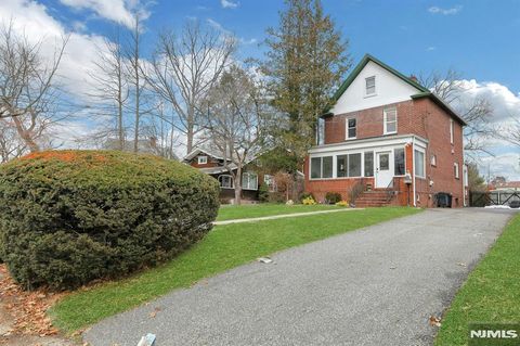 Photo of 61 Hillside Ave, Cresskill, NJ 07626 (MLS # 26000949)