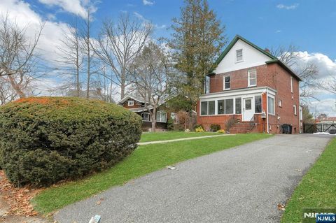 Photo of 61 Hillside Ave, Cresskill, NJ 07626 (MLS # 26000949)