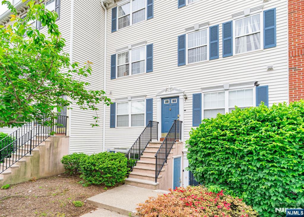 Property for Sale at 5 Ashby Lane 1404, Newark, New Jersey - Bedrooms: 2 
Bathrooms: 2  - $290,000