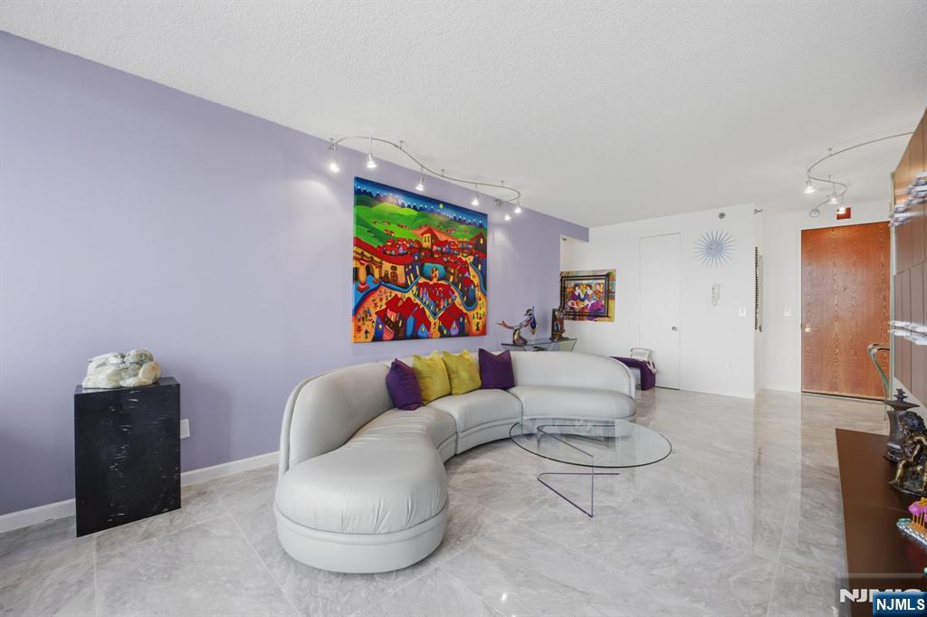 100 Carlyle Drive 6M-N