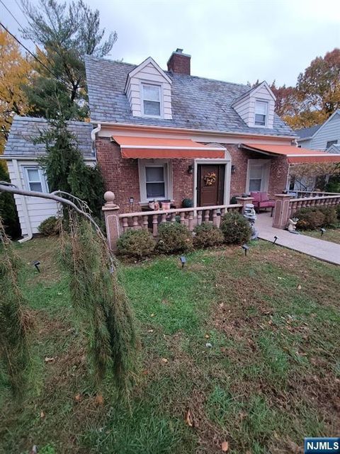 Photo of 576 Ridgeland Ter, Englewood, NJ 07631 (MLS # 25042882)