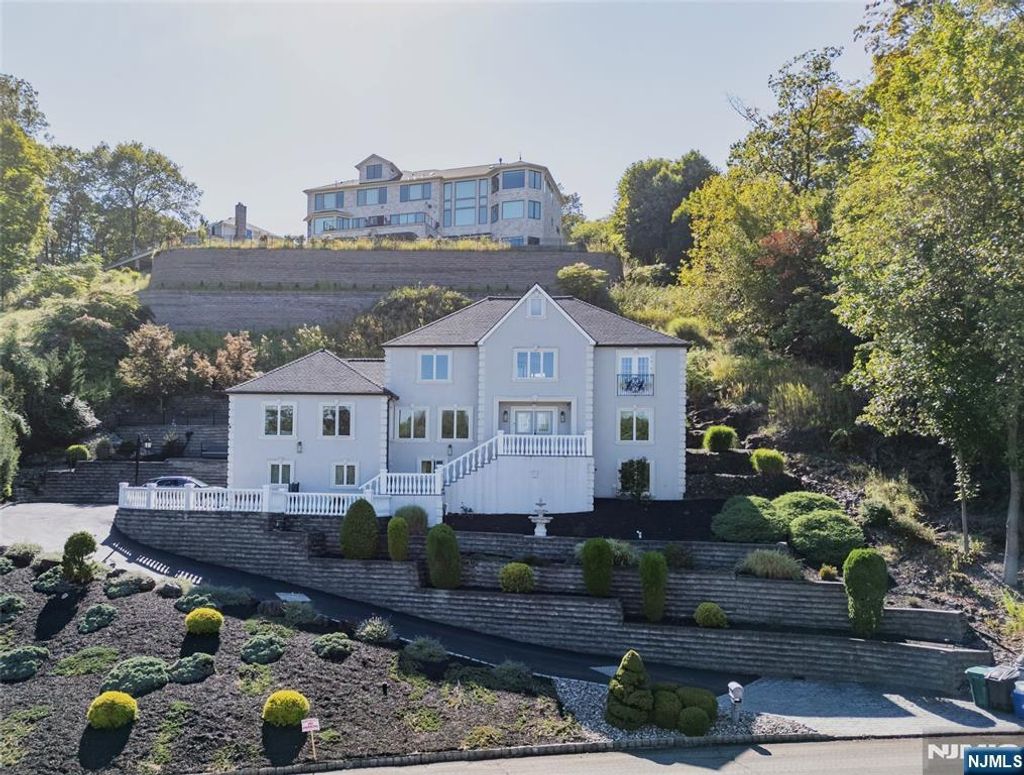 Photo of 207 Eileen Drive, Cedar Grove, NJ 07009 (MLS # 26001015)