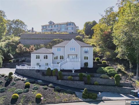 Photo of 207 Eileen Drive, Cedar Grove, NJ 07009 (MLS # 26001015)