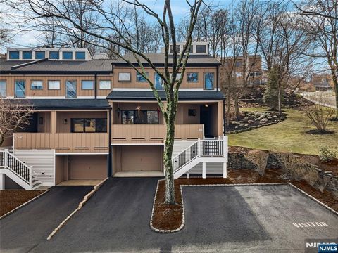 207 Stephanie Drive Caldwell NJ 07006