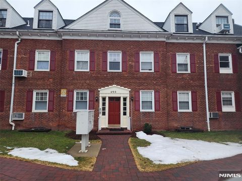 Photo of 490 Beverly Rd #B6, Teaneck, NJ 07666 (MLS # 26012975)