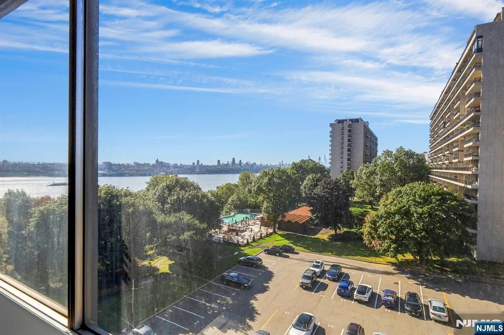 Photo of 5 Horizon Road #503, Fort Lee, NJ 07024 (MLS # 25027560)