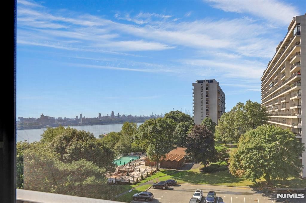 Photo of 5 Horizon Road #503, Fort Lee, NJ 07024 (MLS # 25027560)