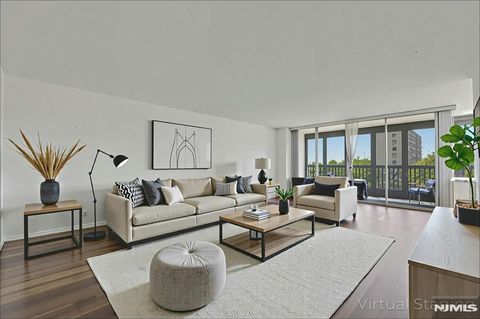 Photo of 5 Horizon Road #503, Fort Lee, NJ 07024 (MLS # 25027560)