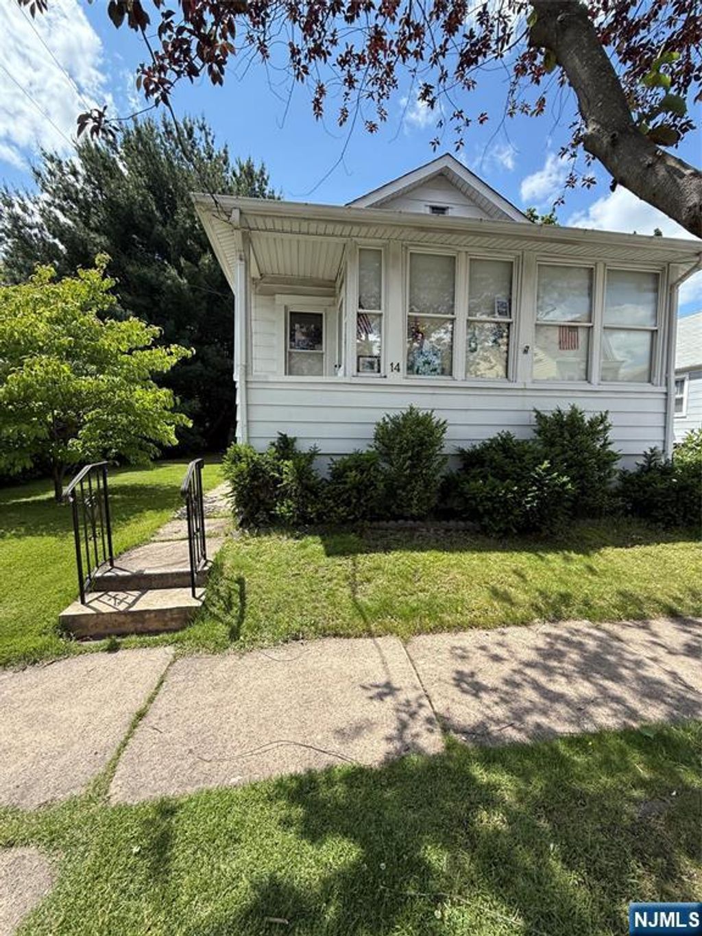 Photo of 14 Heights Avenue, Fair Lawn, NJ 07410 (MLS # 26001859)