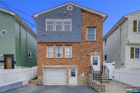 Photo of 186 Fabyan Place, Newark, NJ 07112 (MLS # 26007284)