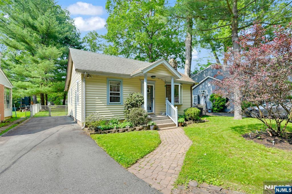 Property for Sale at 117 Lakeview Avenue, Ringwood, New Jersey - Bedrooms: 2 
Bathrooms: 1 
Rooms: 6  - $425,000