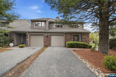 Photo of 113 Macleish Court, Mahwah, NJ 07430 (MLS # 26014673)